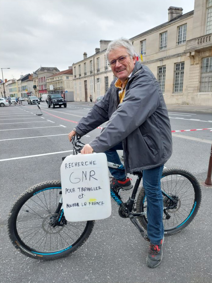 agriculteur en vélo recherche GNR