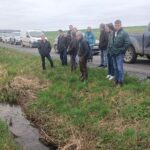 Échanges avec le Préfet autour de plusieurs cas concrets, comme ici l’entretien d’un fossé de drainage.