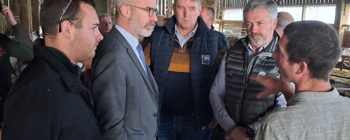 De g. à d. Julien Boucquemont (président JA), Monsieur le préfet, Hervé Lapie (président FDSEA), Pascal Collard (président Chambre Agri), Virgil Noizet (agriculteur).