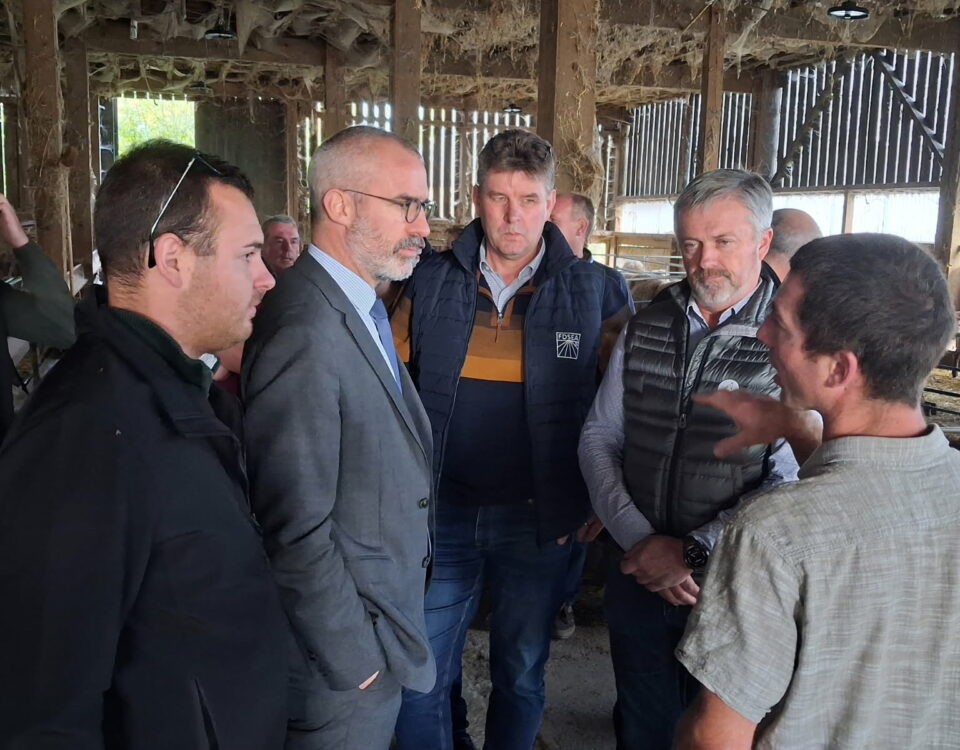 De g. à d. Julien Boucquemont (président JA), Monsieur le préfet, Hervé Lapie (président FDSEA), Pascal Collard (président Chambre Agri), Virgil Noizet (agriculteur).