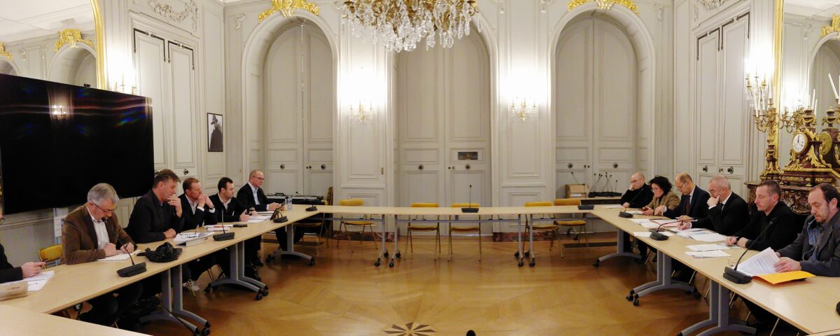 Romain Royet, préfet de la Marne, a piloté la rencontre avec la profession agricole (FDSEA, JA et Chambre d’agriculture) accompagné par ses administrations (DDT et DDETSPP) et le secrétaire général de la Préfecture. CP FDSEA51